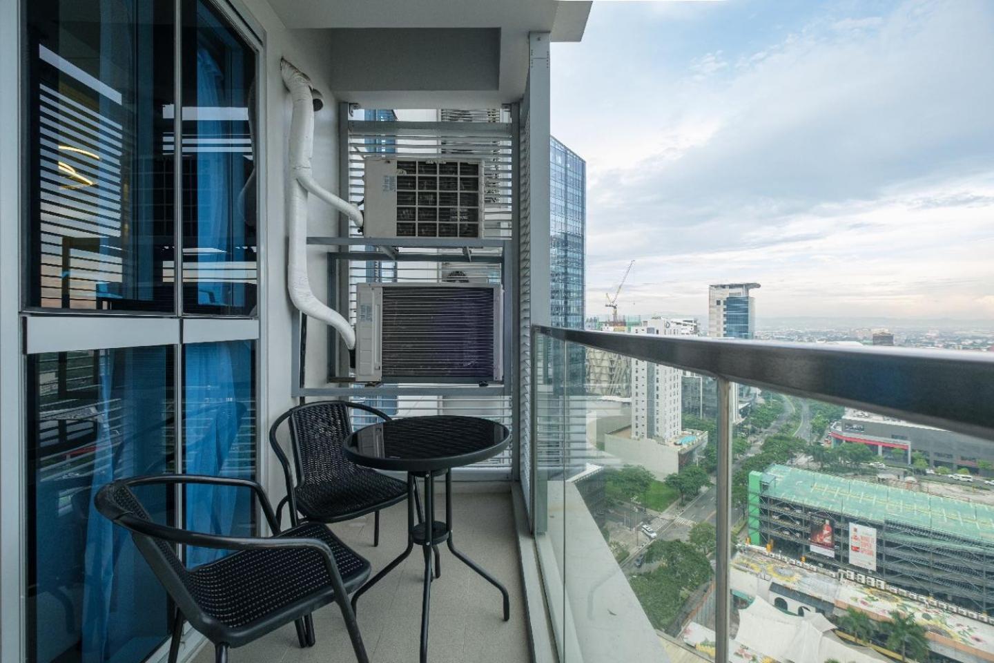 Uptown Parksuites Apartments Tower 2 Bgc By Ph Staycation Manila Esterno foto